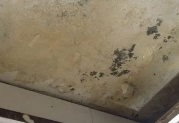 青白江阳台漏水维修公司分享下青白江卫生间渗水维修需要注意哪些问题。